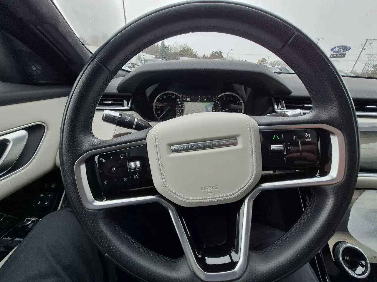 Land Rover Range Rover Velar photo Land Rover Range Rover Velar