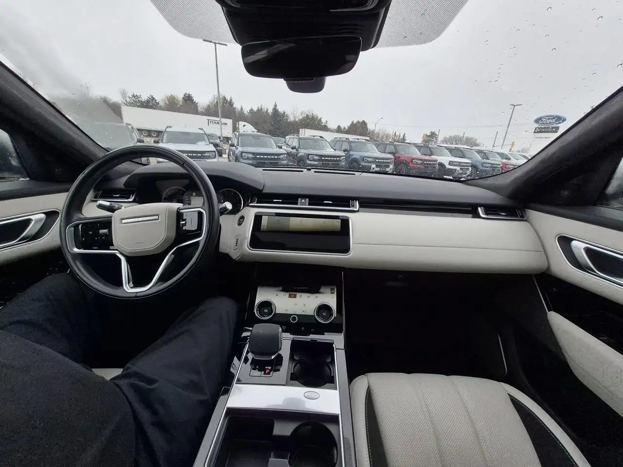 Land Rover Range Rover Velar photo Land Rover Range Rover Velar