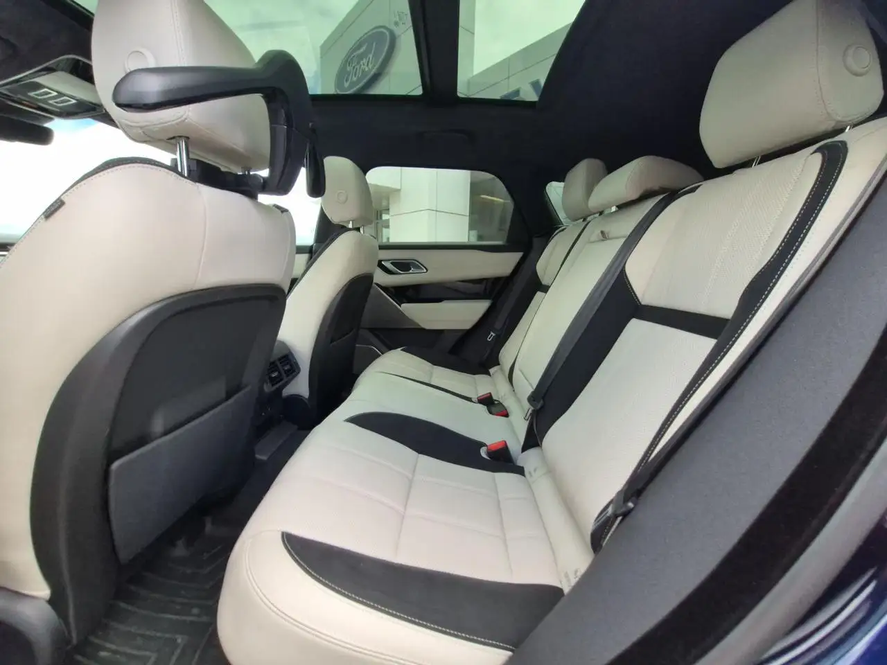 Land Rover Range Rover Velar photo Land Rover Range Rover Velar