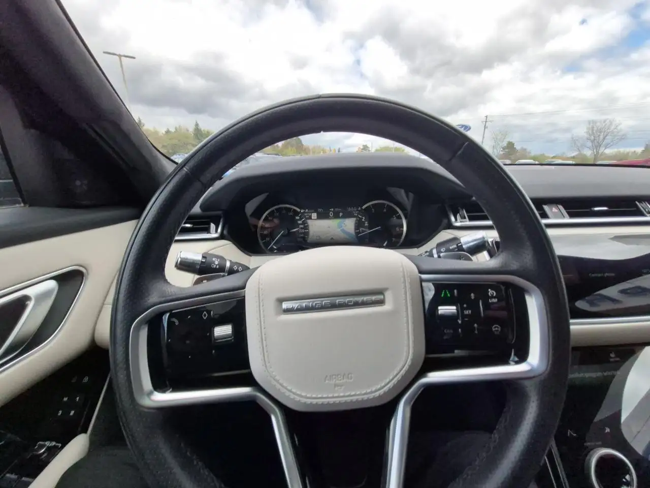 Land Rover Range Rover Velar photo Land Rover Range Rover Velar