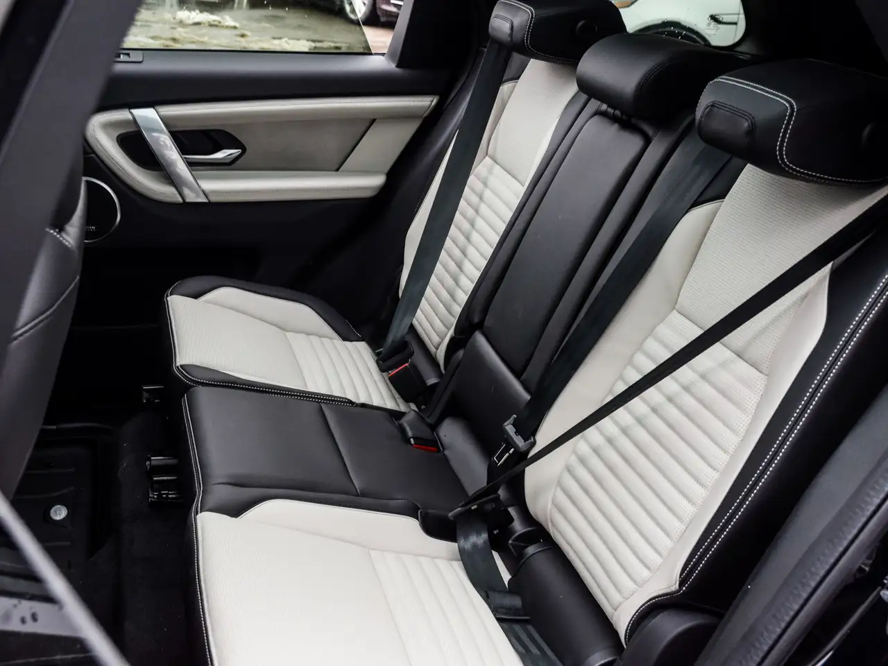 Land Rover Discovery Sport снимка Land Rover Discovery Sport
