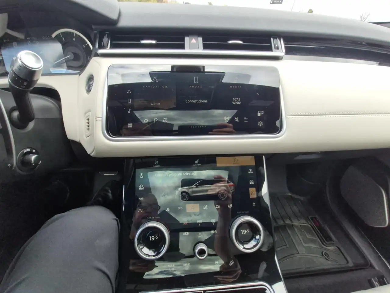 Land Rover Range Rover Velar photo Land Rover Range Rover Velar