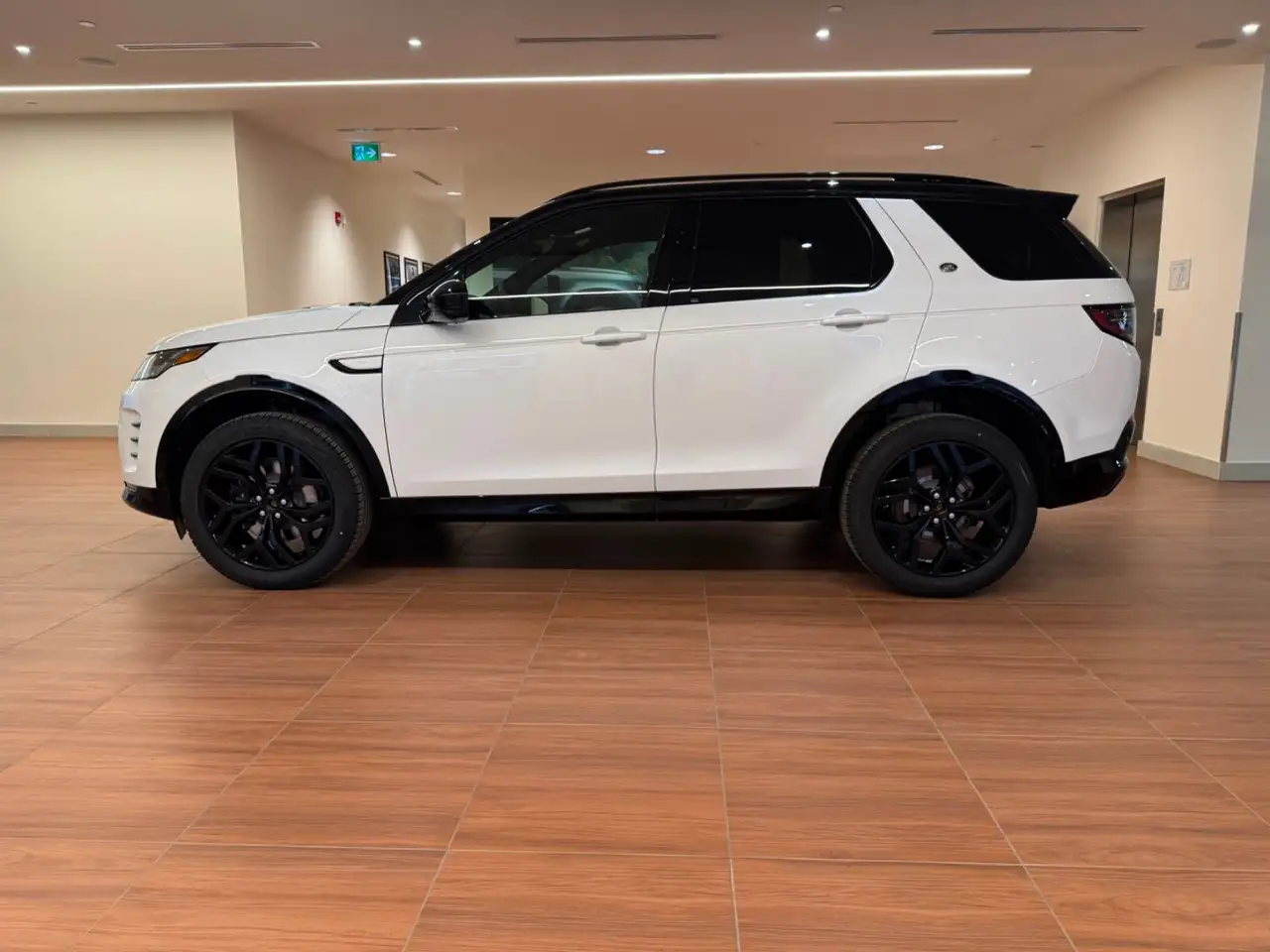 Land Rover Discovery Sport photo Land Rover Discovery Sport