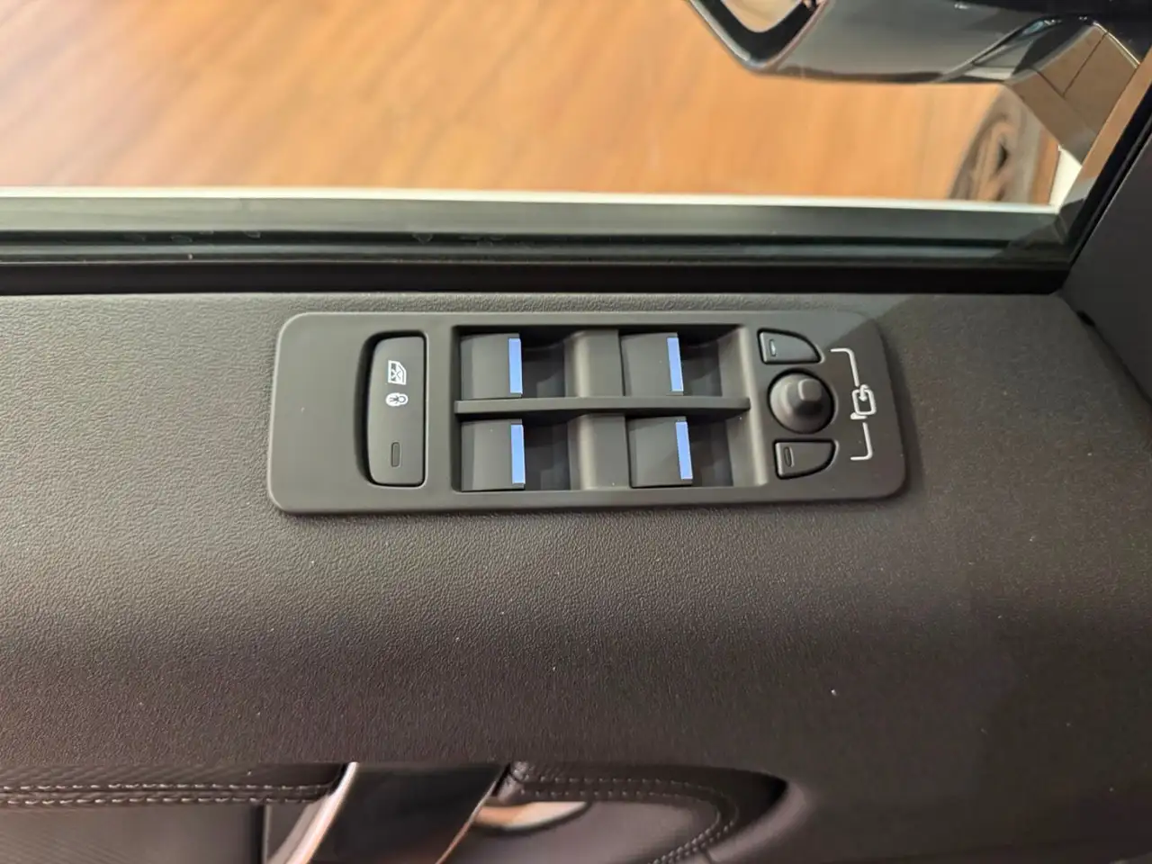 Land Rover Discovery Sport photo Land Rover Discovery Sport