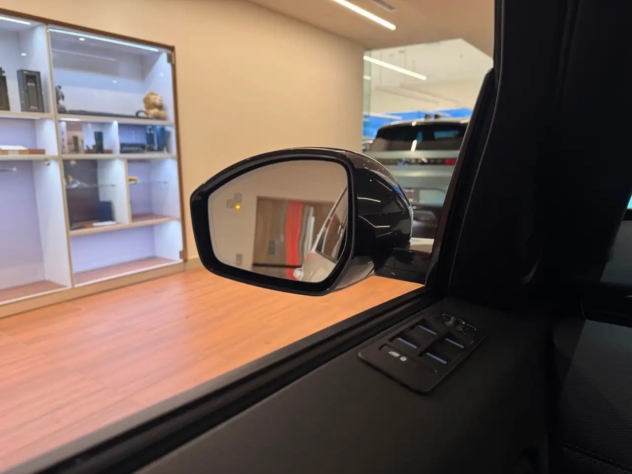 Land Rover Discovery Sport photo Land Rover Discovery Sport