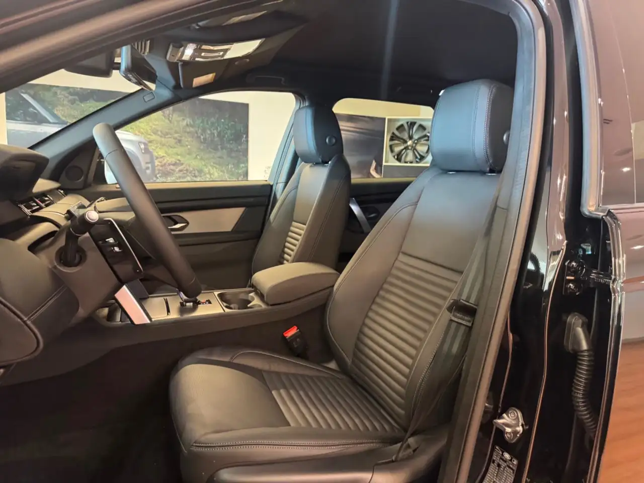 Land Rover Discovery Sport снимка Land Rover Discovery Sport