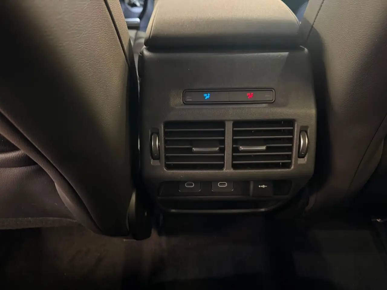 Land Rover Discovery Sport снимка Land Rover Discovery Sport