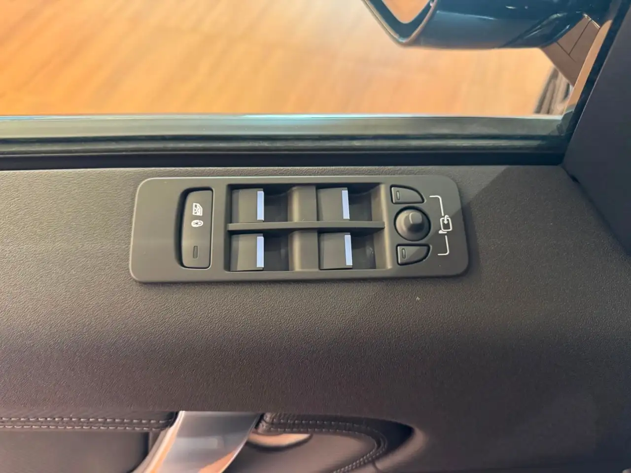 Land Rover Discovery Sport снимка Land Rover Discovery Sport