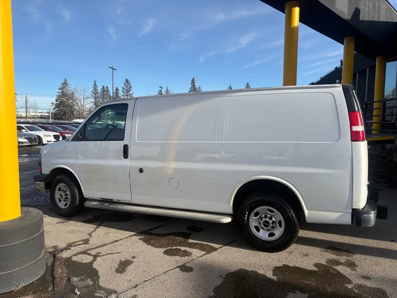 GMC Savana снимка GMC Savana