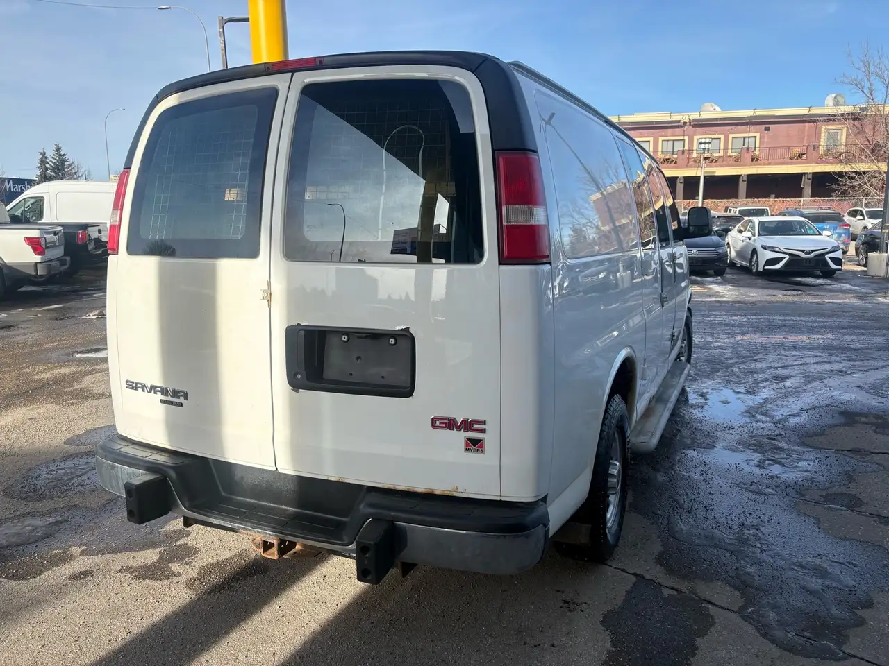 GMC Savana снимка GMC Savana
