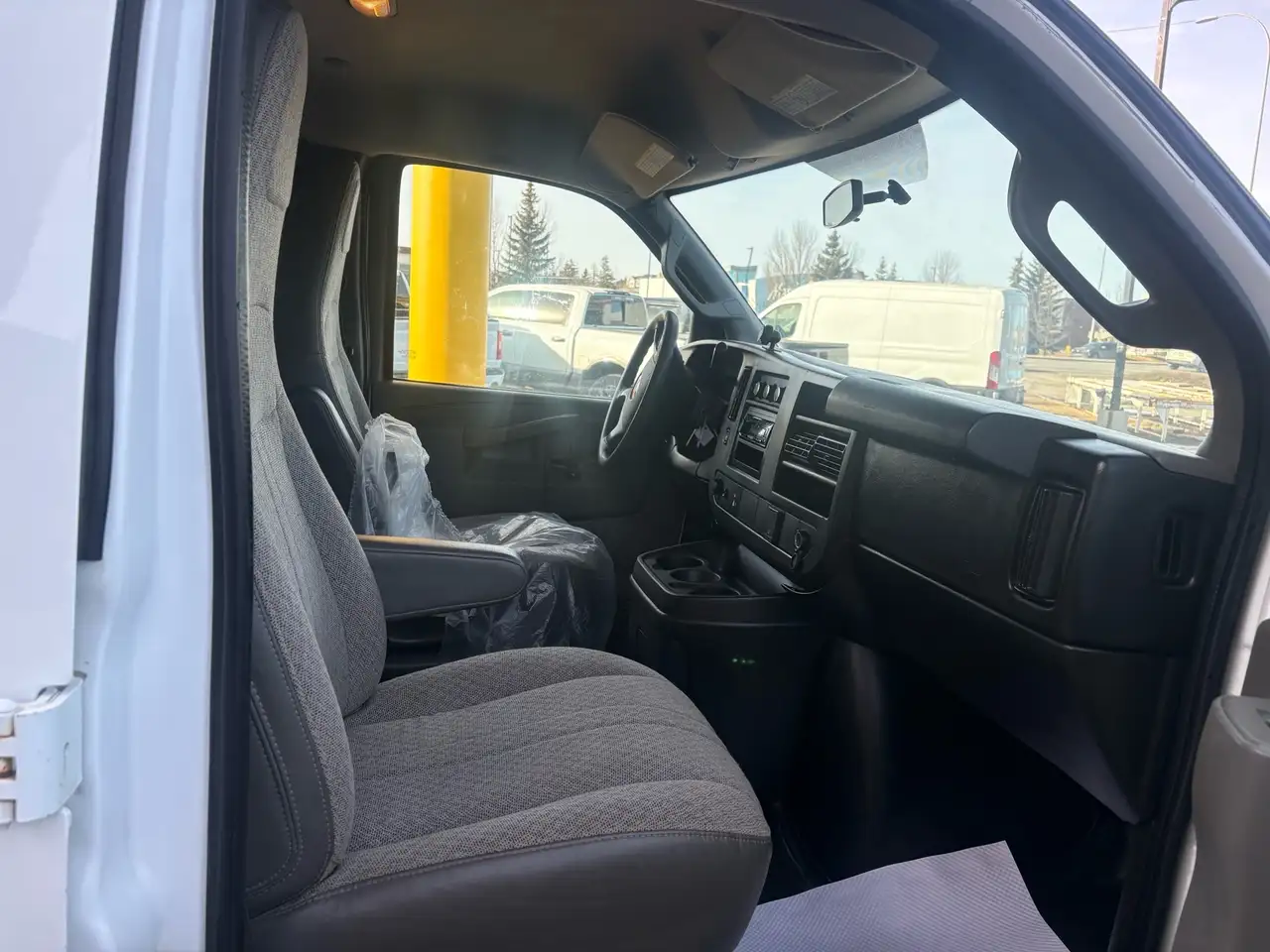 GMC Savana снимка GMC Savana