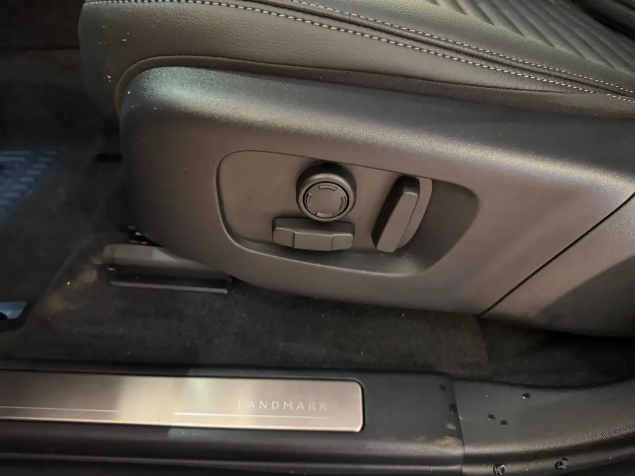 Land Rover Discovery Sport снимка Land Rover Discovery Sport