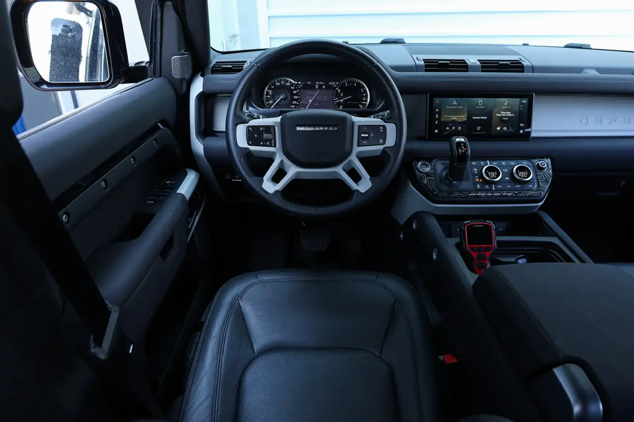 Land Rover Defender снимка Land Rover Defender