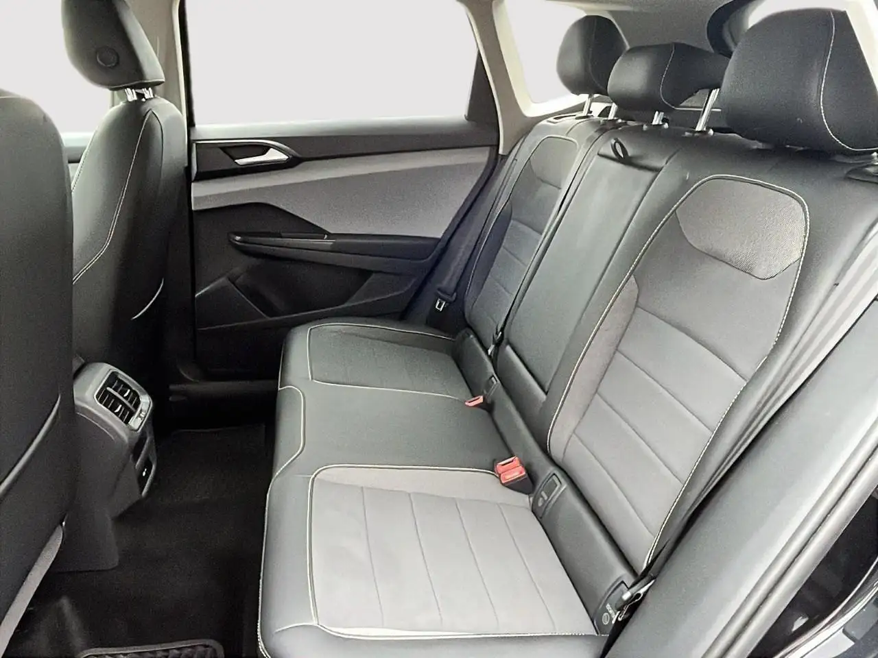 Volkswagen Taos снимка Volkswagen Taos