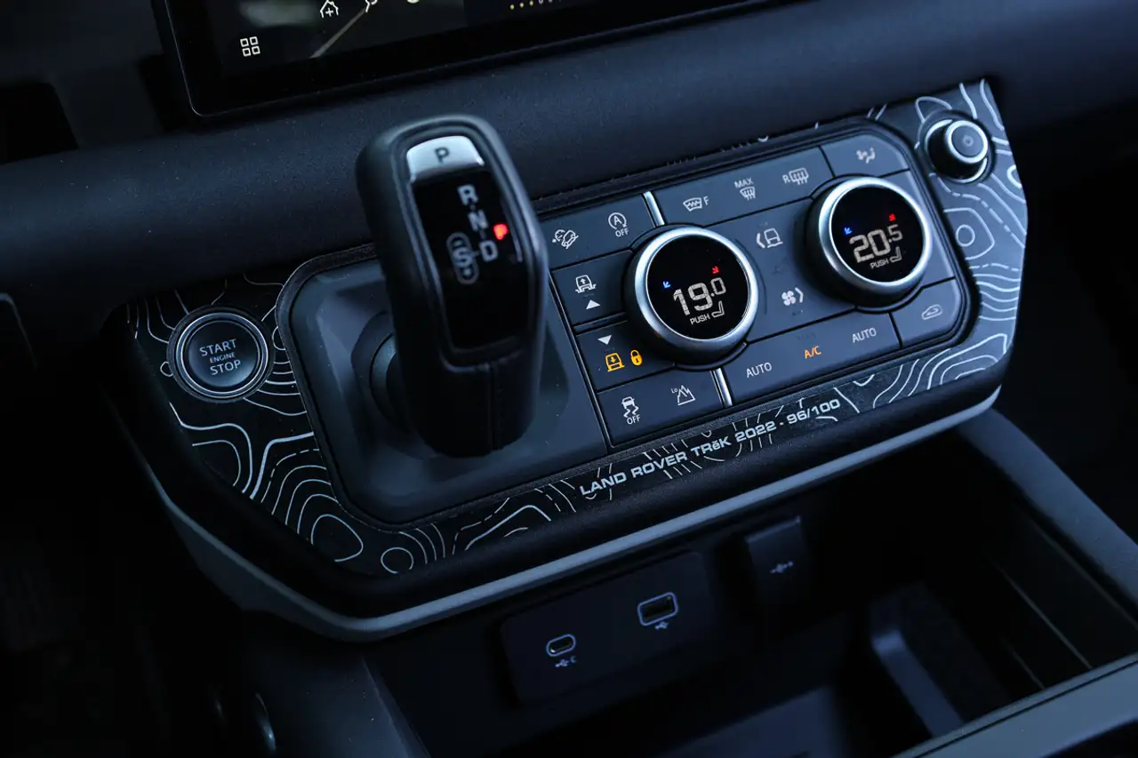 Land Rover Defender снимка Land Rover Defender