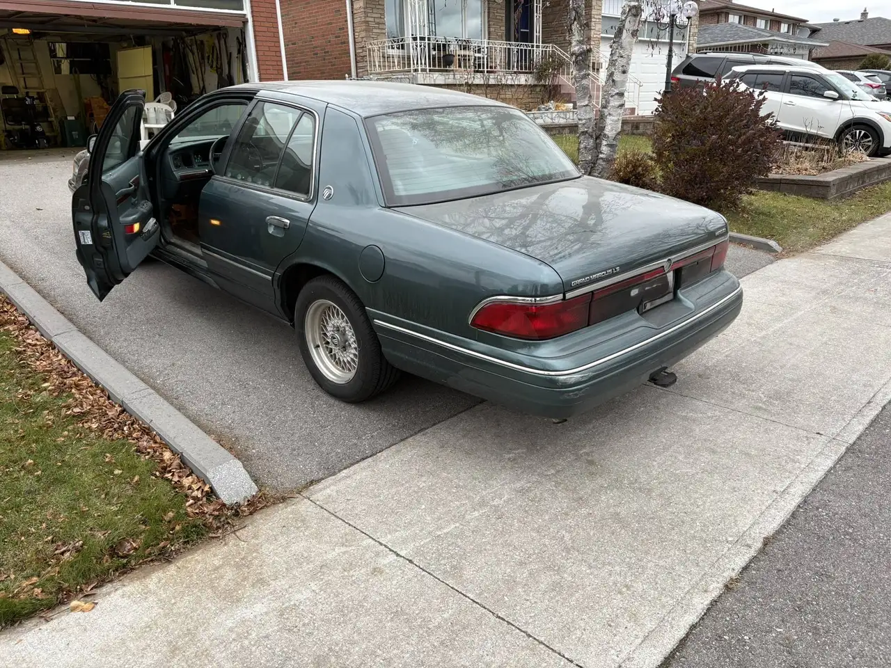 Mercury Grand Marquis снимка Mercury Grand Marquis
