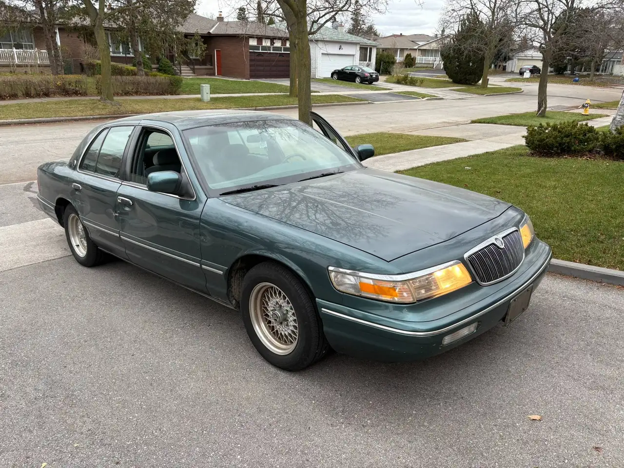 Mercury Grand Marquis снимка Mercury Grand Marquis