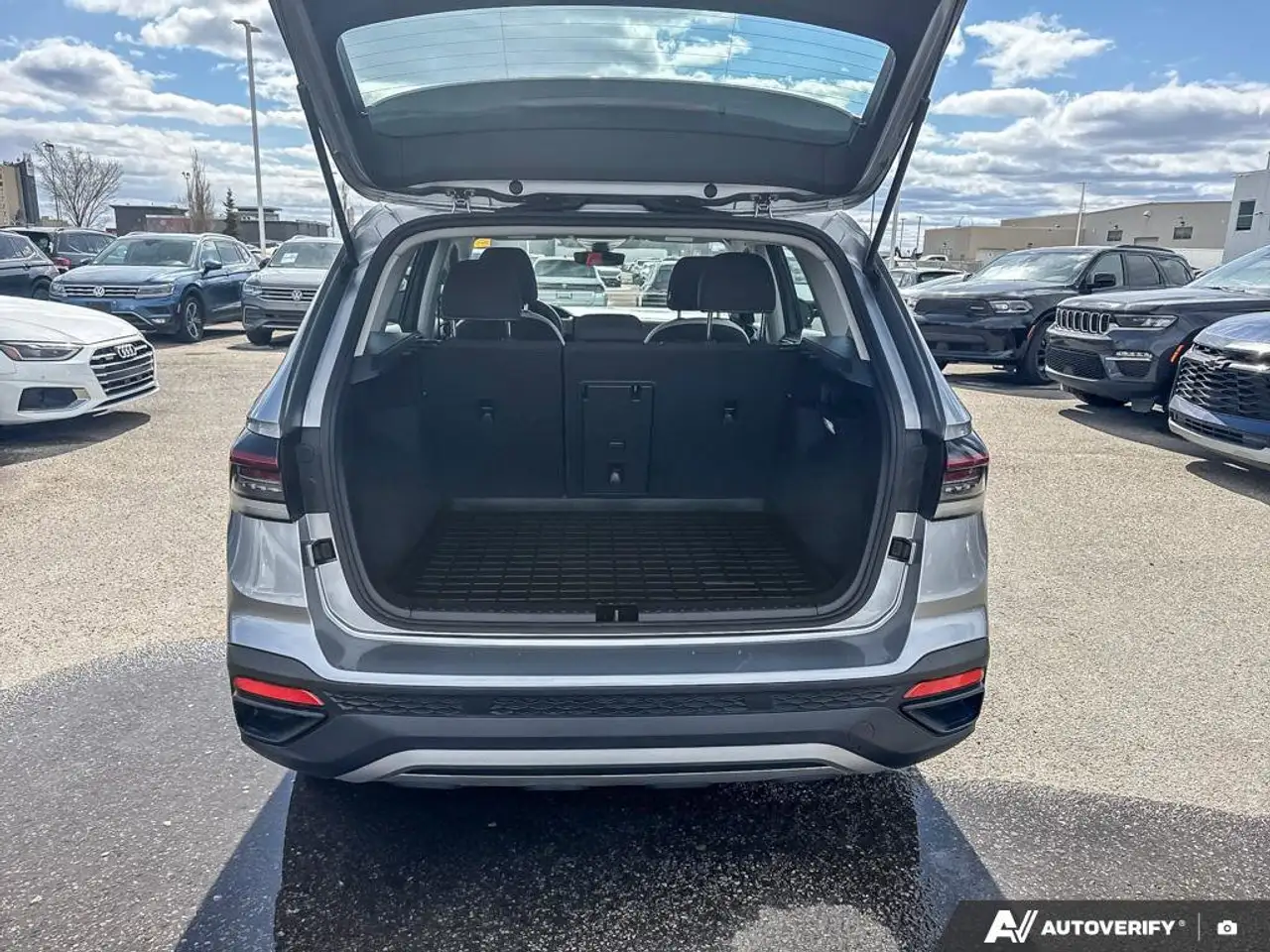 Volkswagen Taos снимка Volkswagen Taos