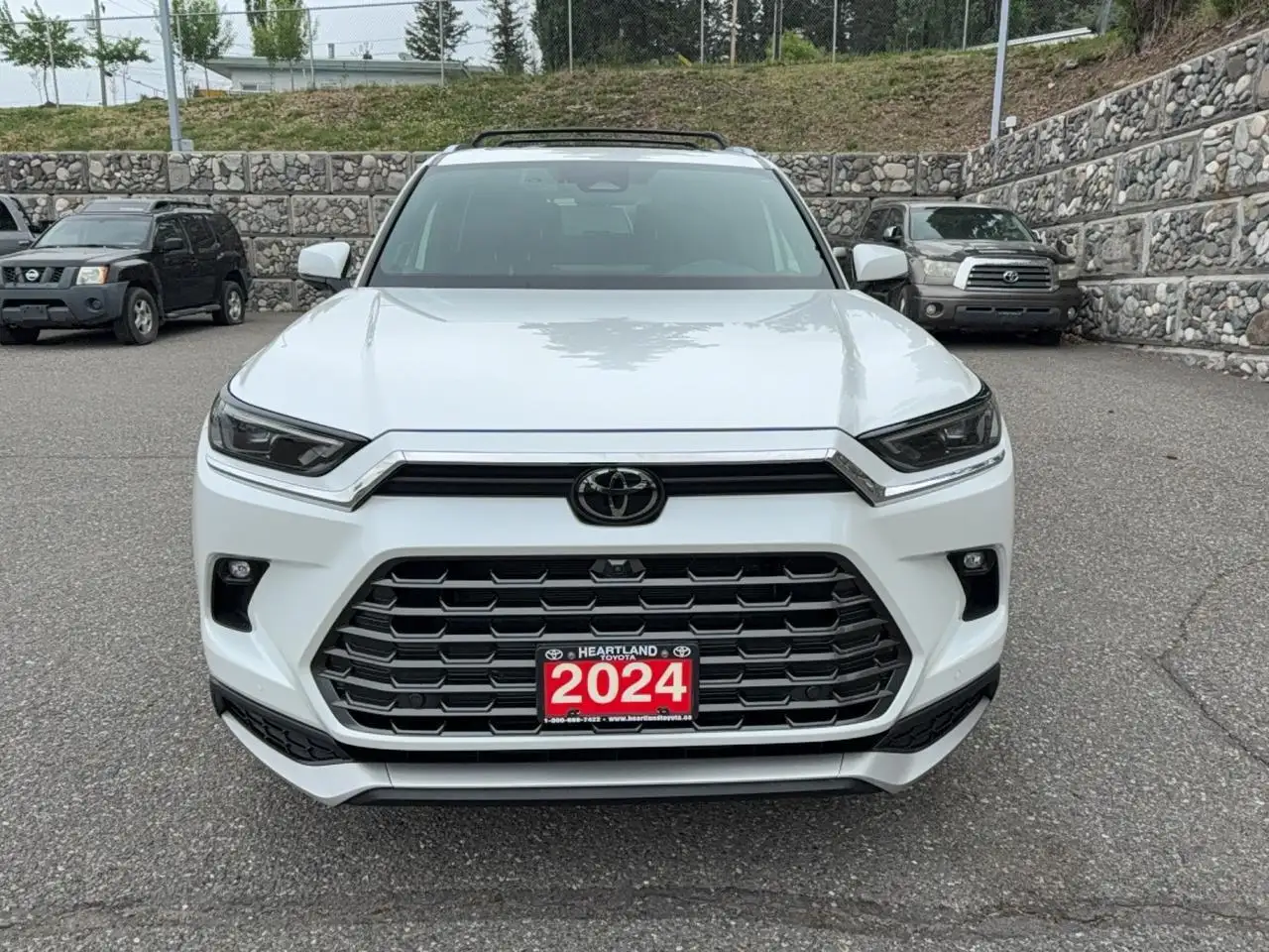 Toyota Grand Highlander снимка Toyota Grand Highlander