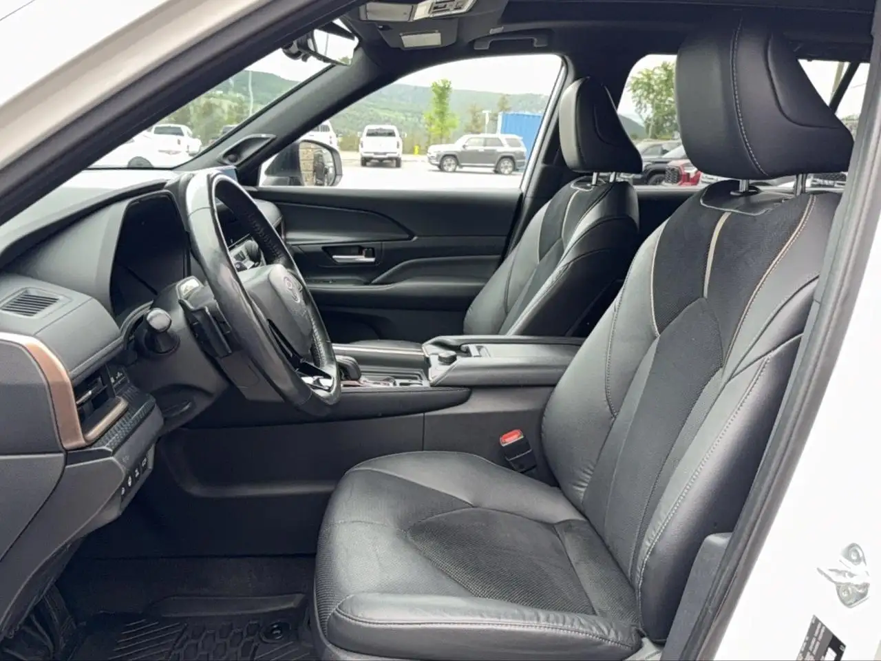 Toyota Grand Highlander снимка Toyota Grand Highlander