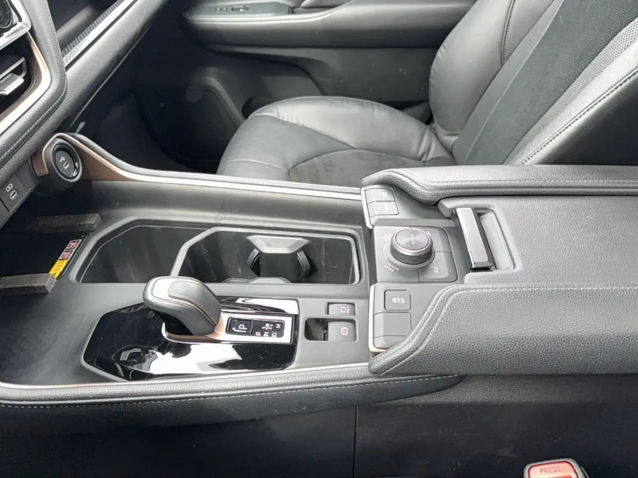 Toyota Grand Highlander снимка Toyota Grand Highlander