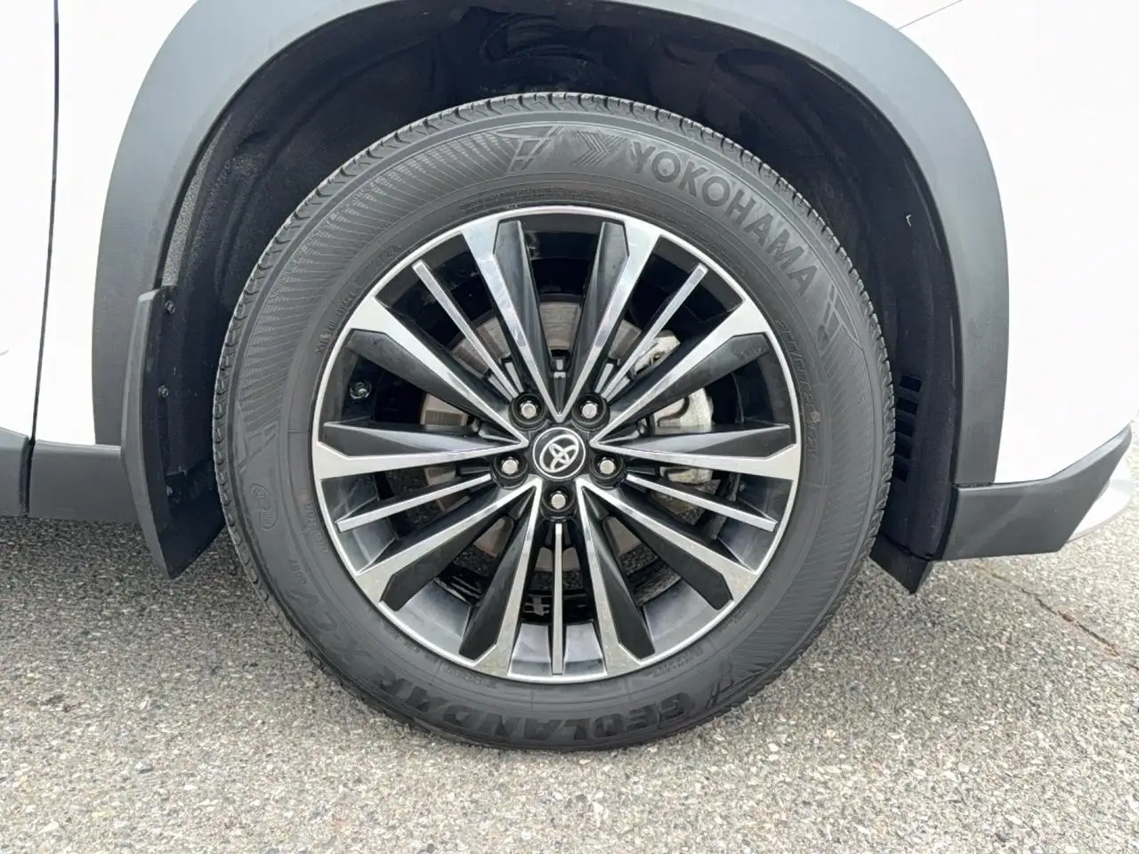 Toyota Grand Highlander снимка Toyota Grand Highlander