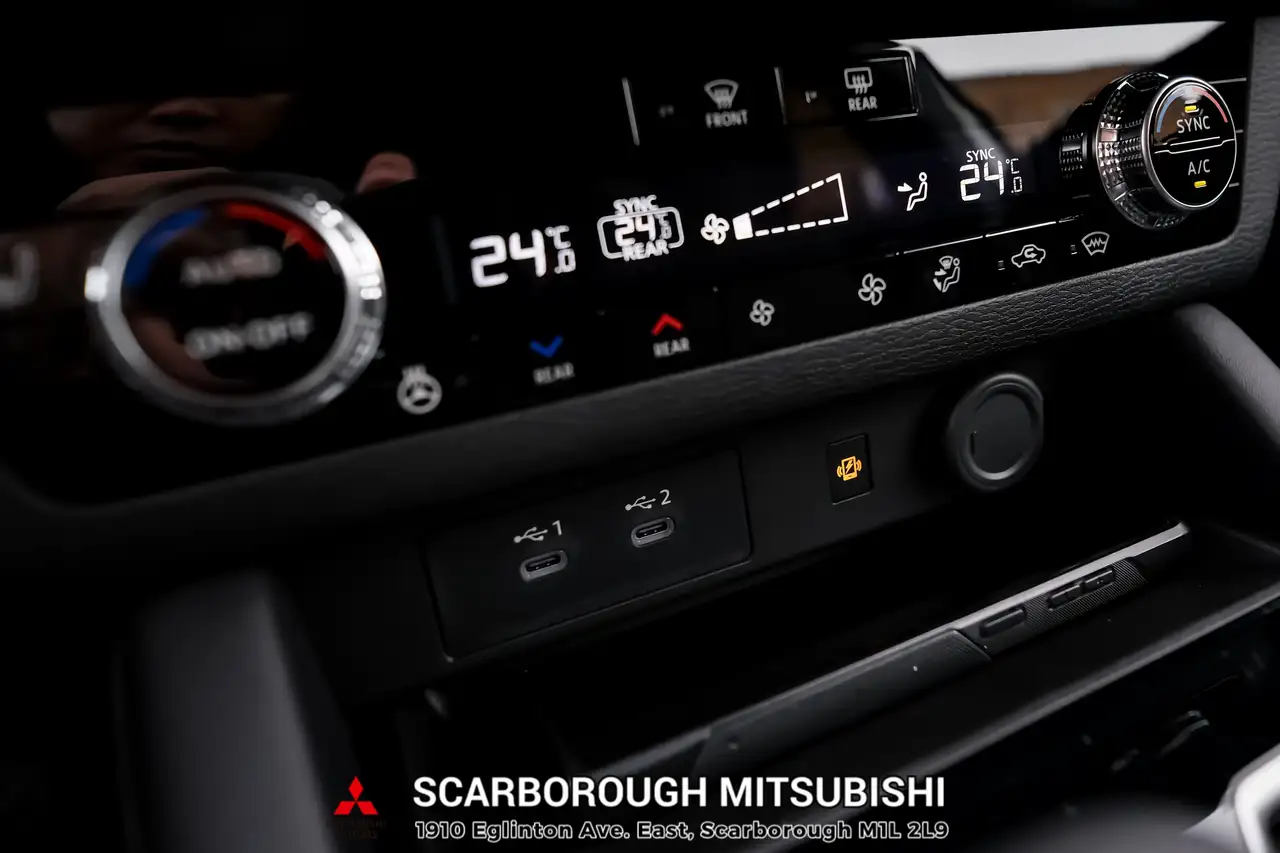 Mitsubishi Outlander снимка Mitsubishi Outlander