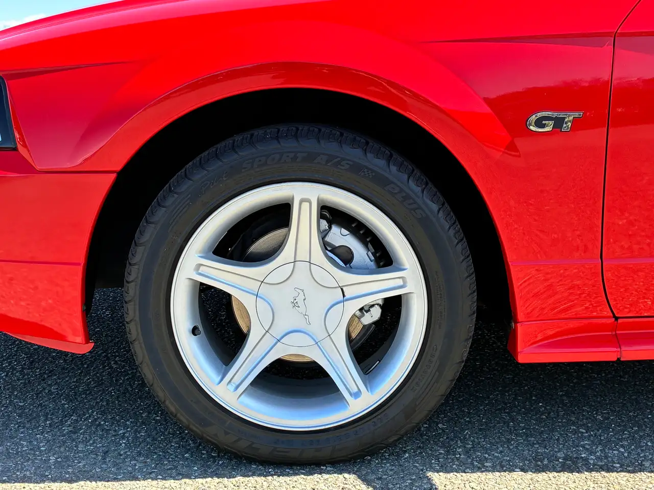 Ford Mustang photo Ford Mustang