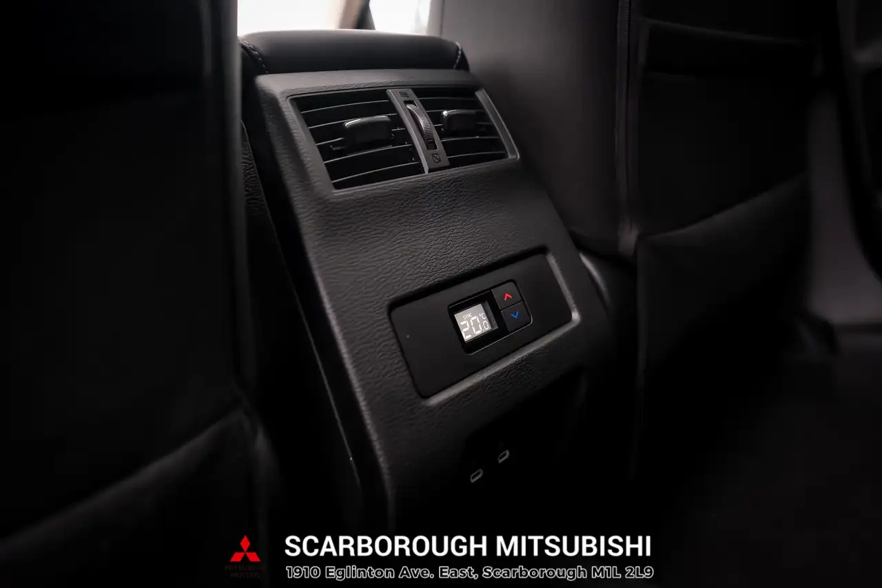 Mitsubishi Outlander снимка Mitsubishi Outlander