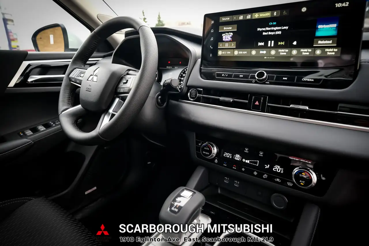 Mitsubishi Outlander снимка Mitsubishi Outlander