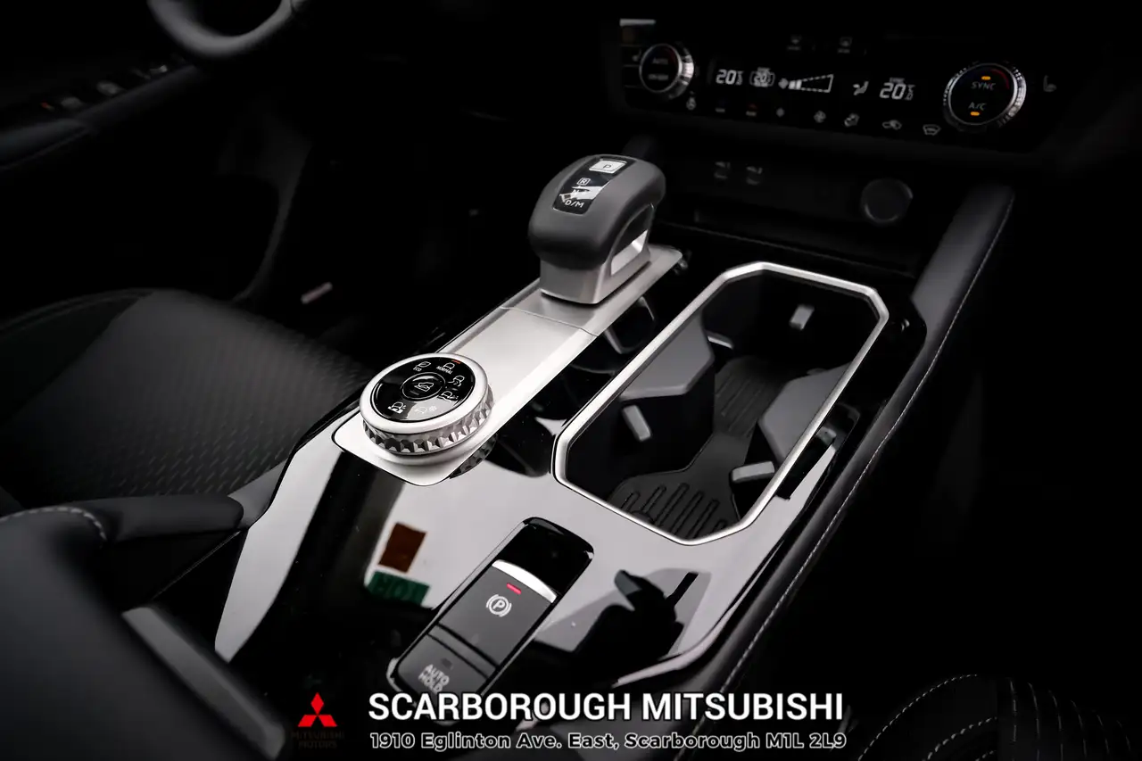 Mitsubishi Outlander снимка Mitsubishi Outlander