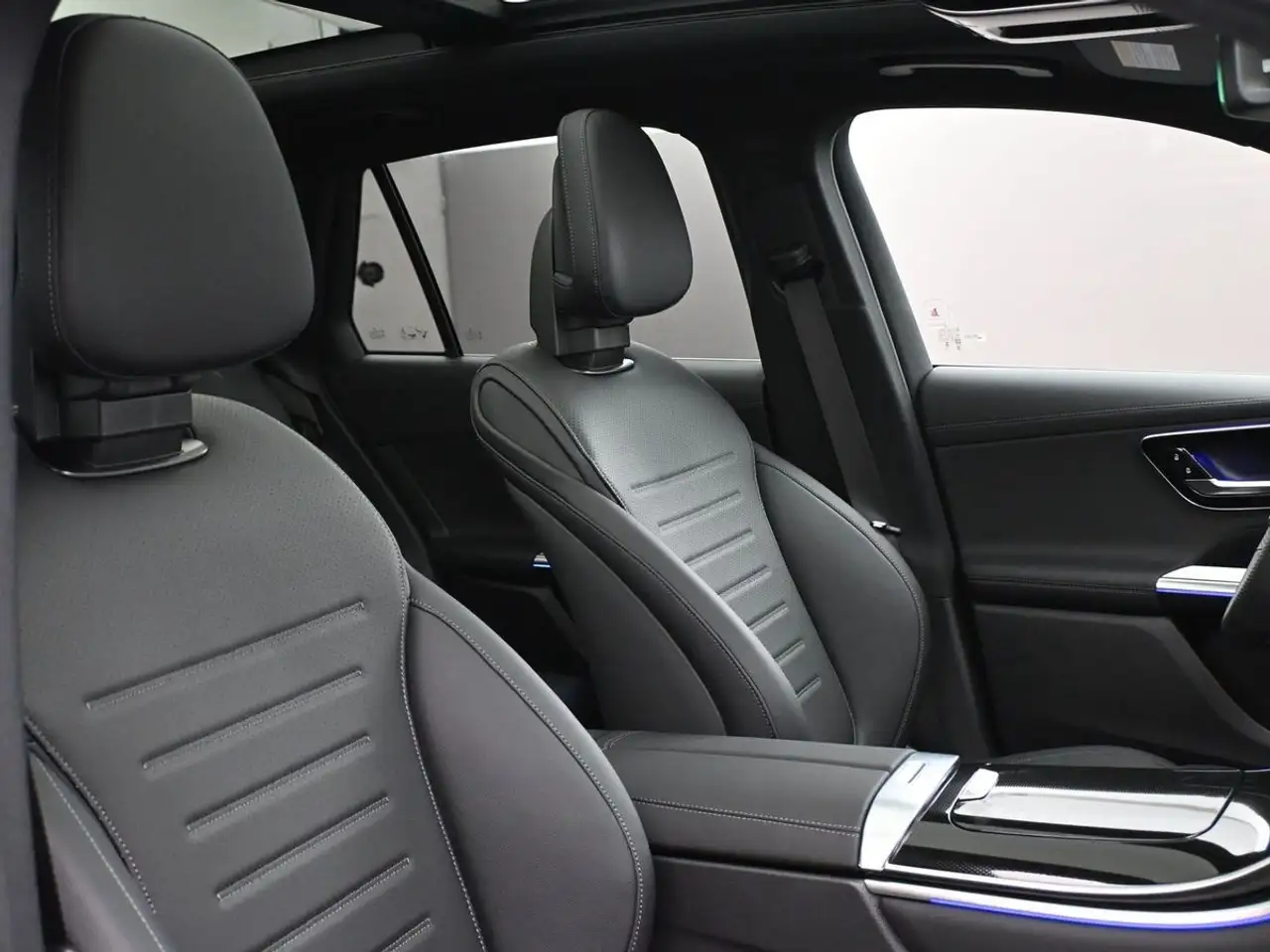 Mercedes-Benz GLC снимка Mercedes-Benz GLC