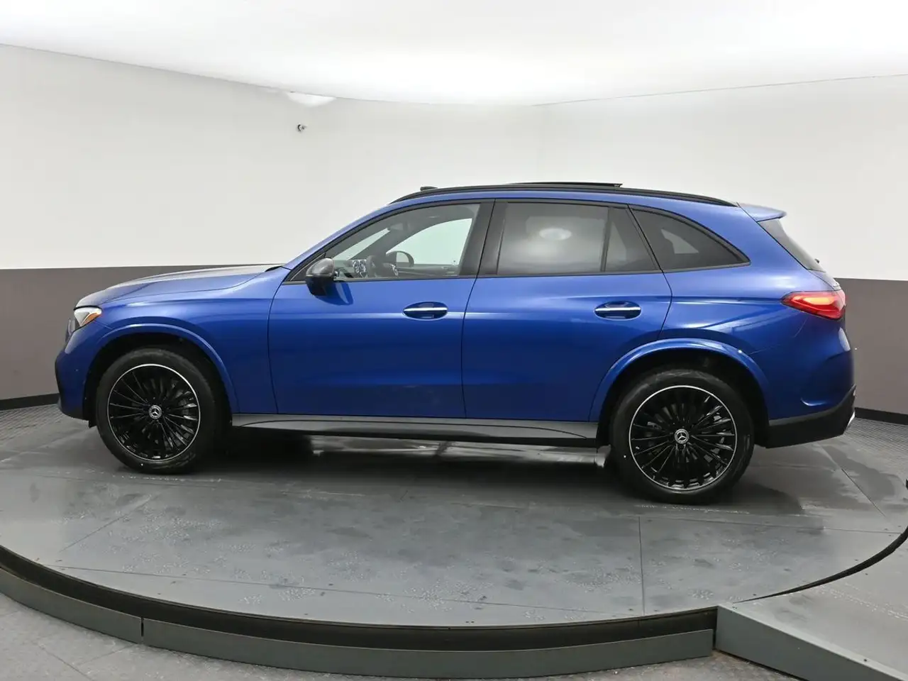 Mercedes-Benz GLC снимка Mercedes-Benz GLC