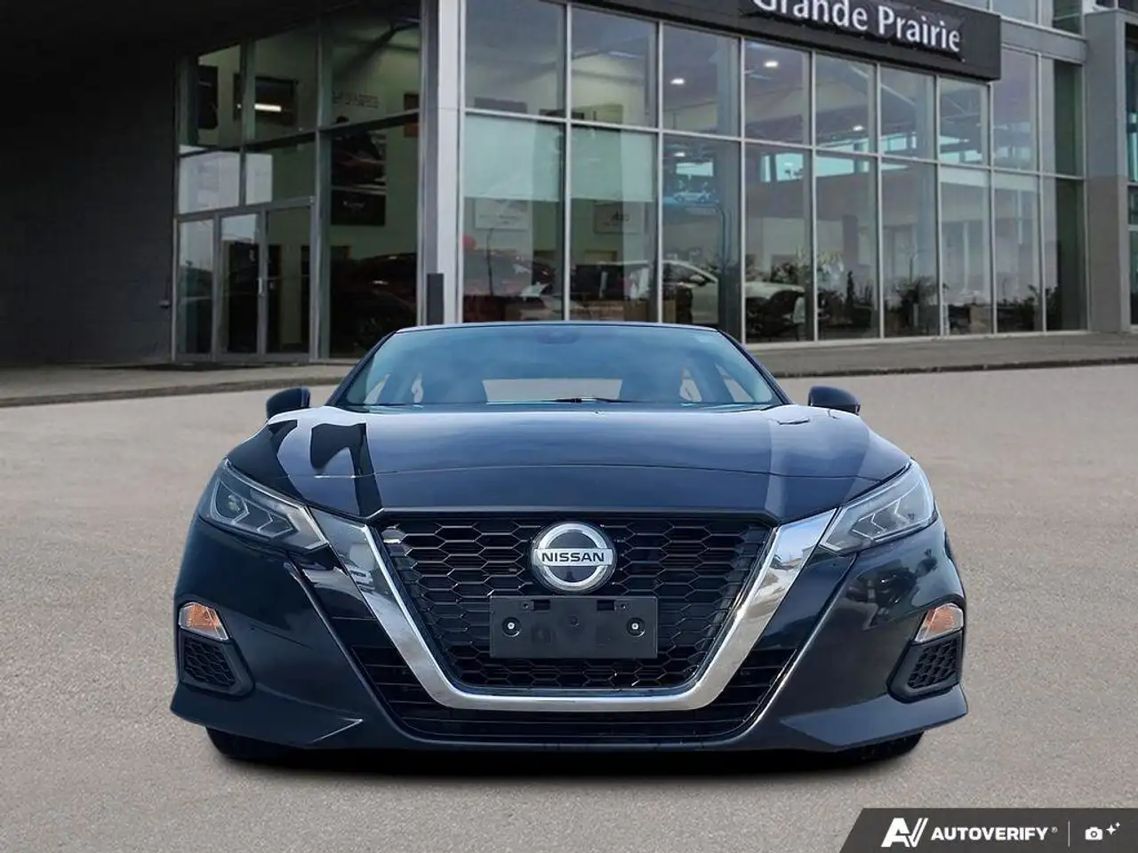 Nissan Altima снимка Nissan Altima