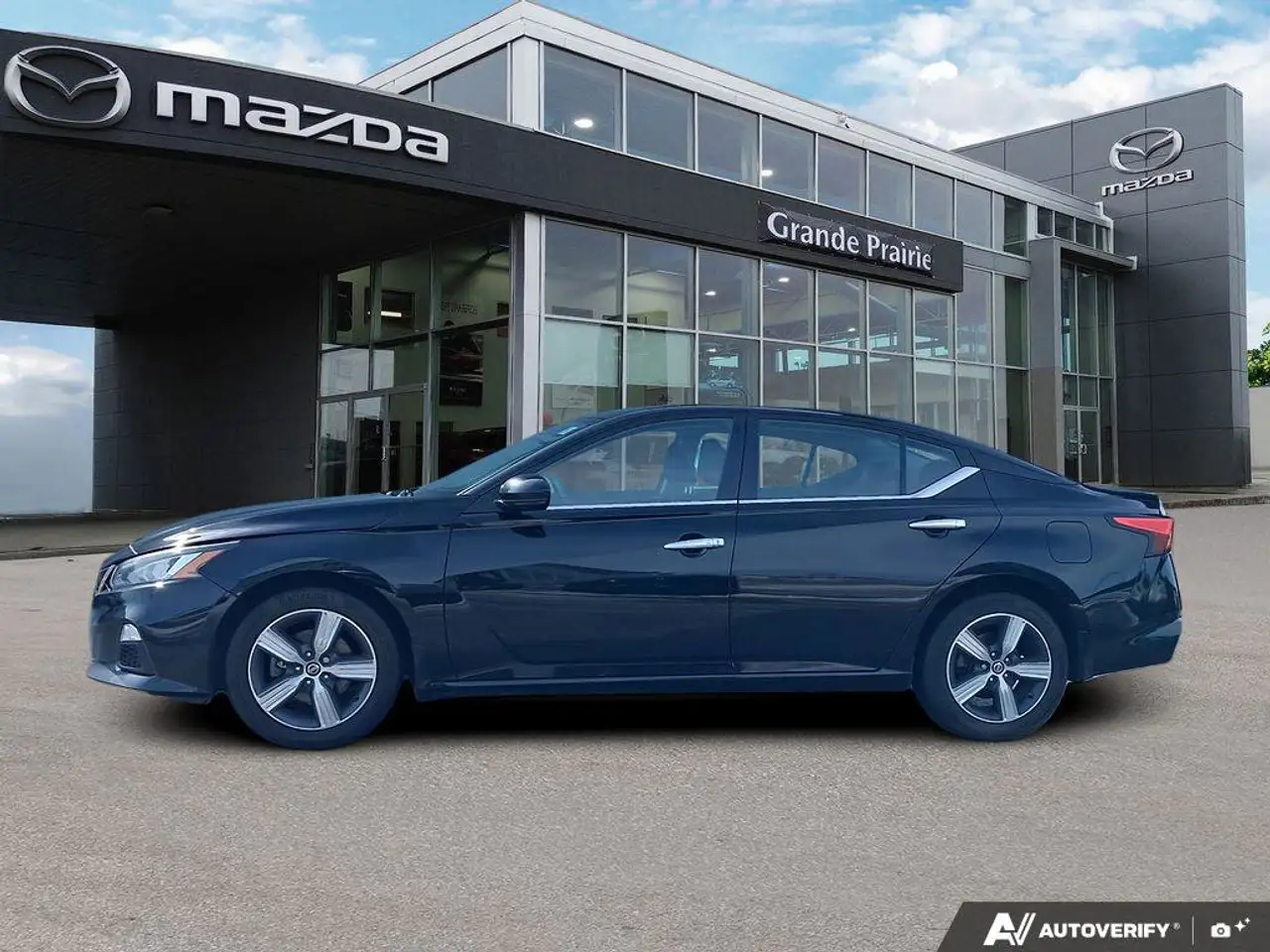 Nissan Altima снимка Nissan Altima