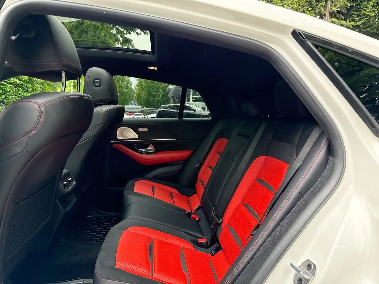 Mercedes-Benz GLE снимка Mercedes-Benz GLE