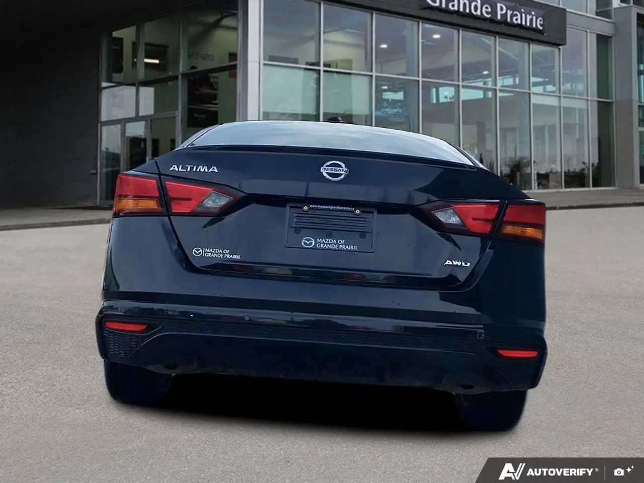 Nissan Altima снимка Nissan Altima