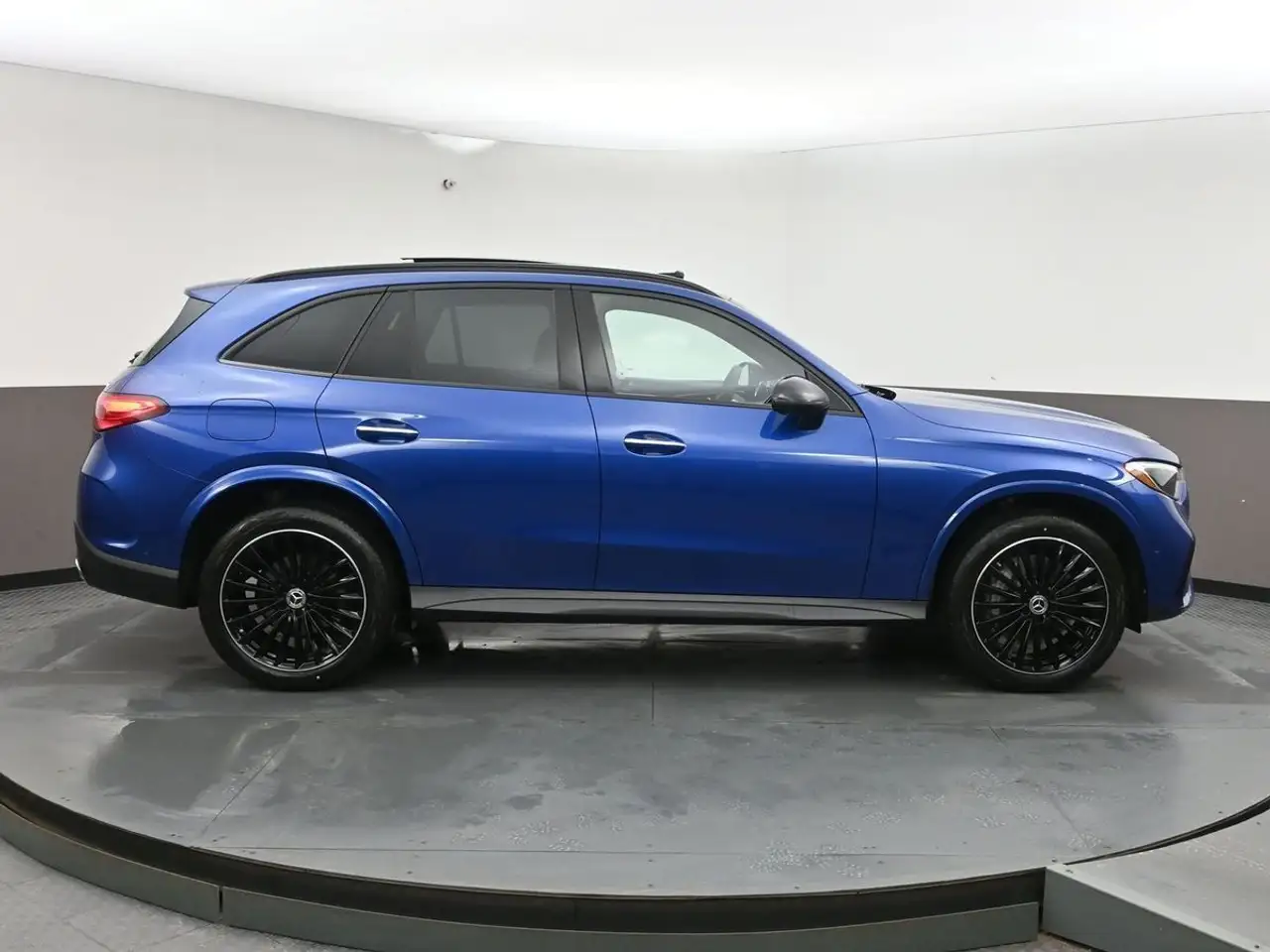 Mercedes-Benz GLC снимка Mercedes-Benz GLC