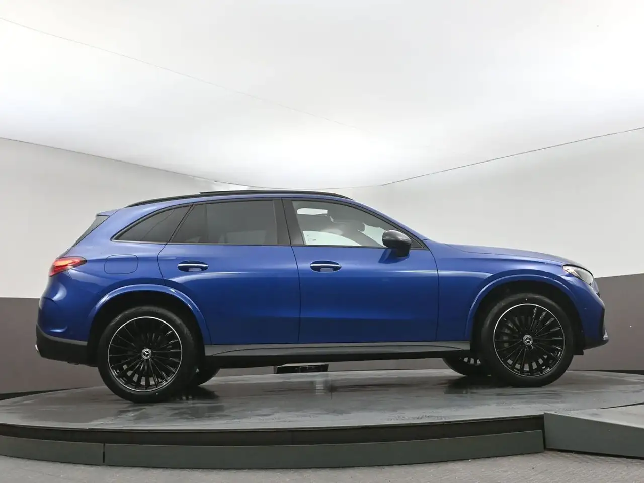 Mercedes-Benz GLC снимка Mercedes-Benz GLC