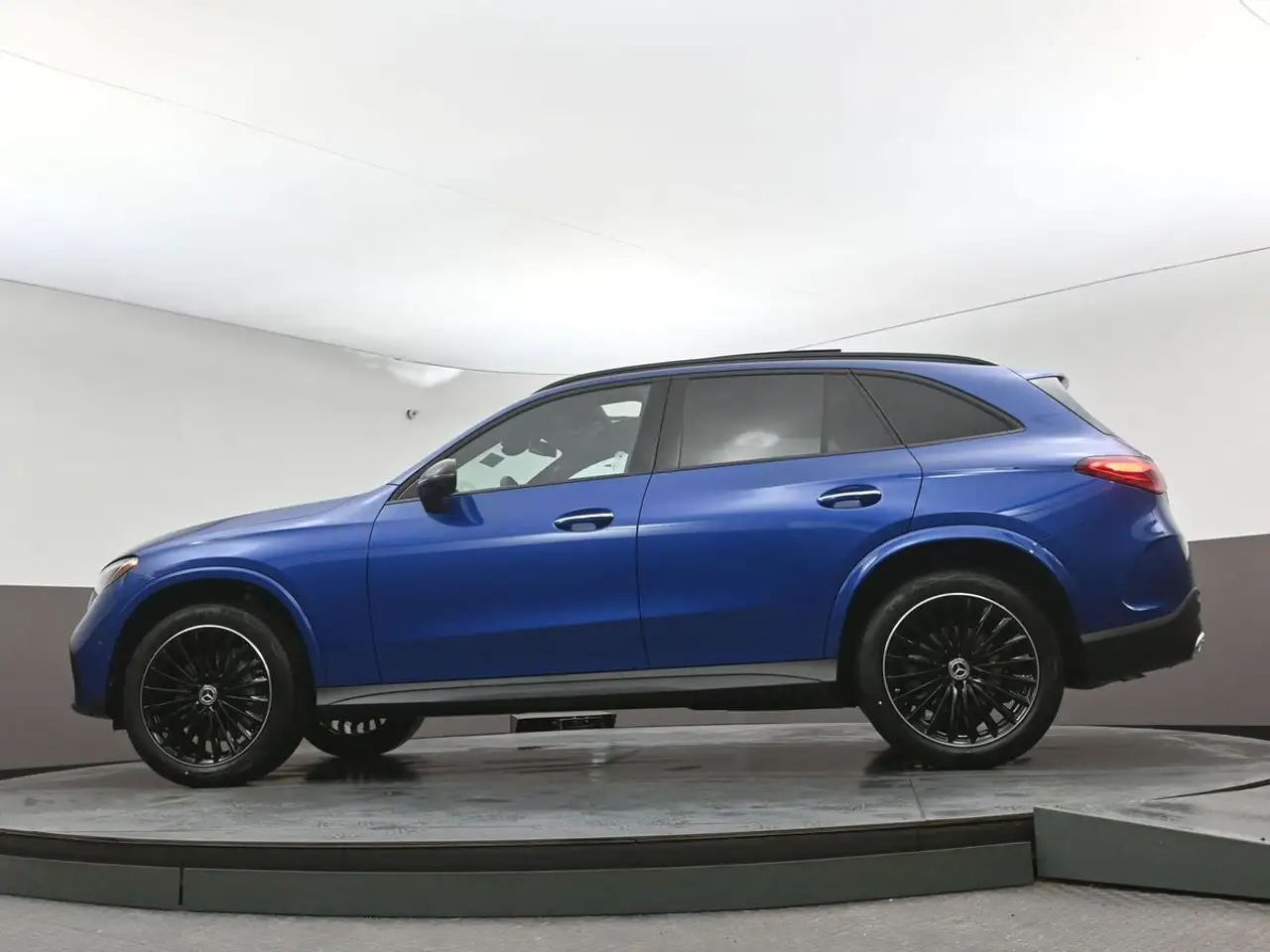 Mercedes-Benz GLC снимка Mercedes-Benz GLC