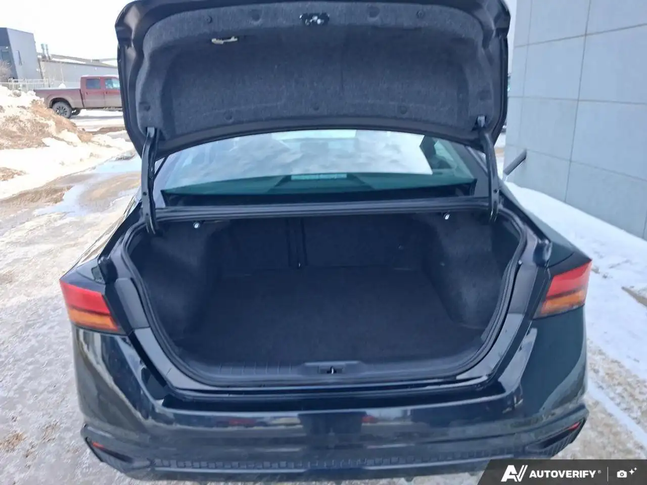 Nissan Altima снимка Nissan Altima