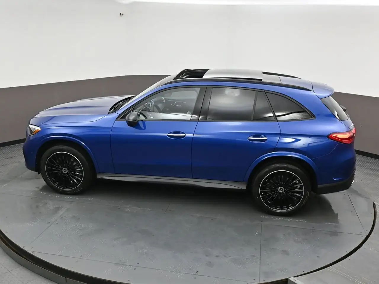 Mercedes-Benz GLC снимка Mercedes-Benz GLC