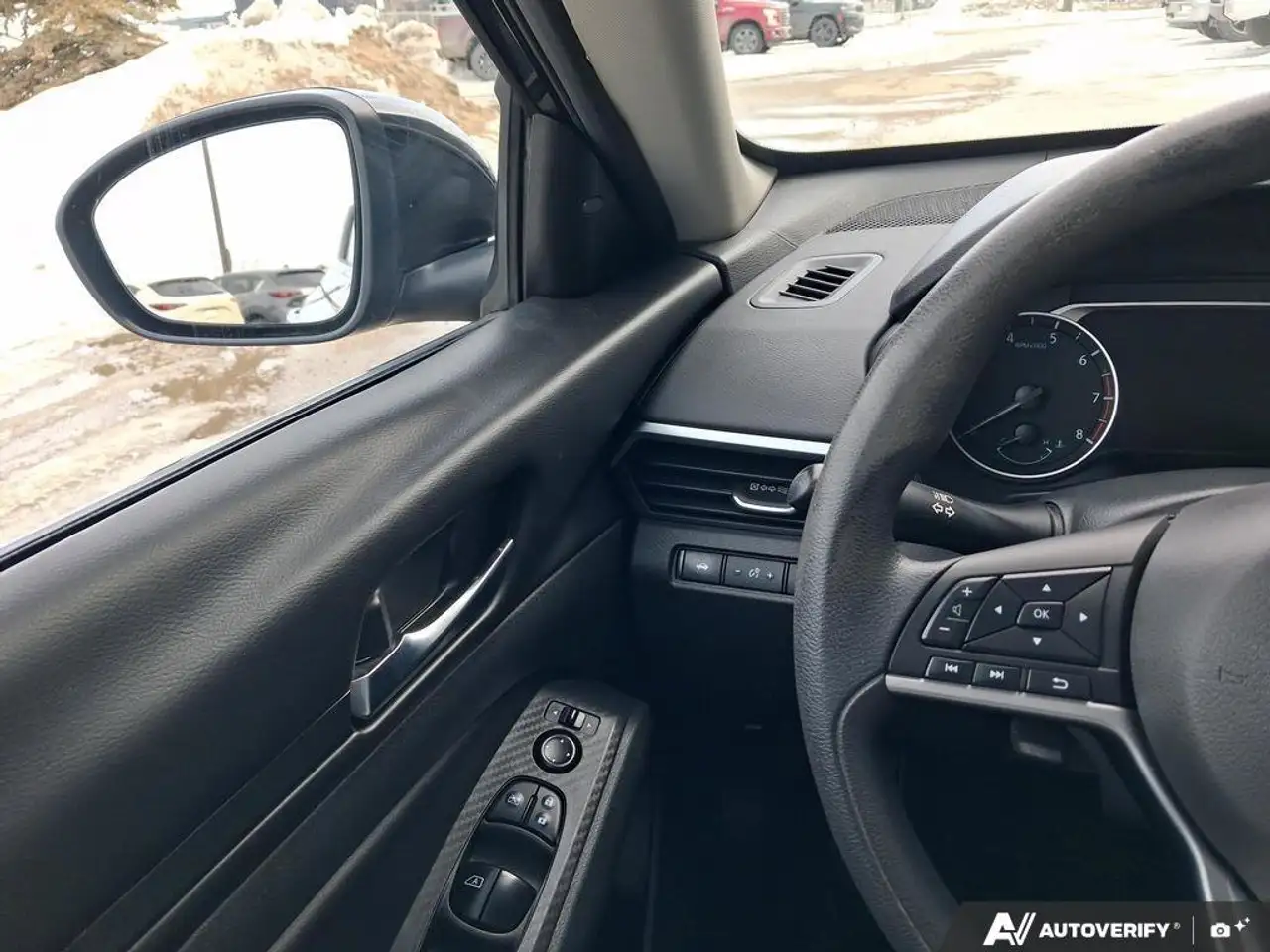 Nissan Altima снимка Nissan Altima