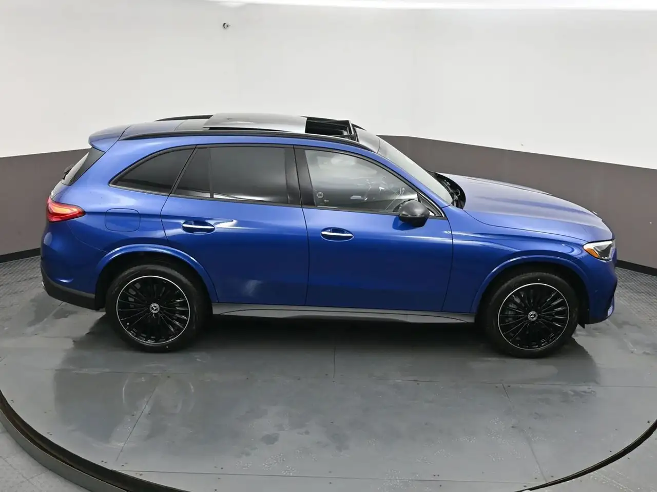 Mercedes-Benz GLC снимка Mercedes-Benz GLC