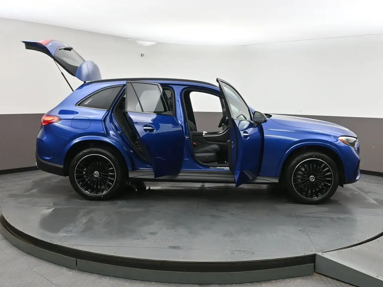 Mercedes-Benz GLC снимка Mercedes-Benz GLC