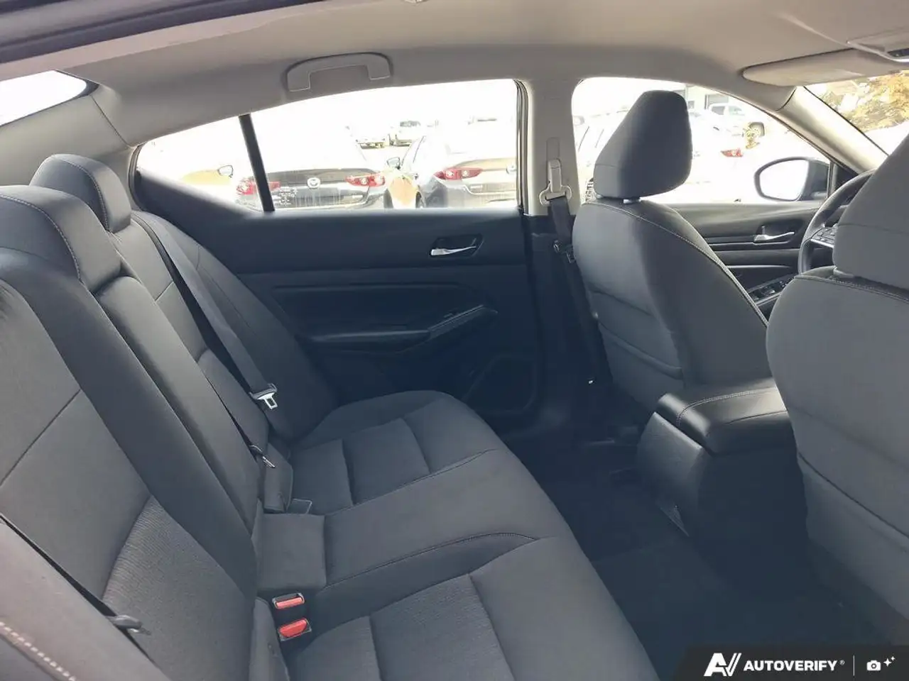 Nissan Altima снимка Nissan Altima