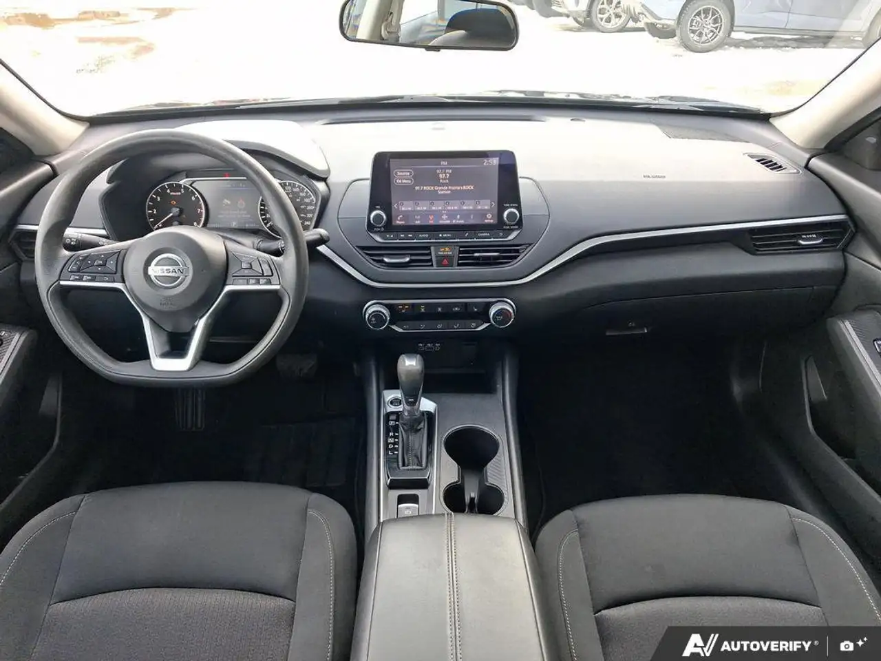 Nissan Altima снимка Nissan Altima
