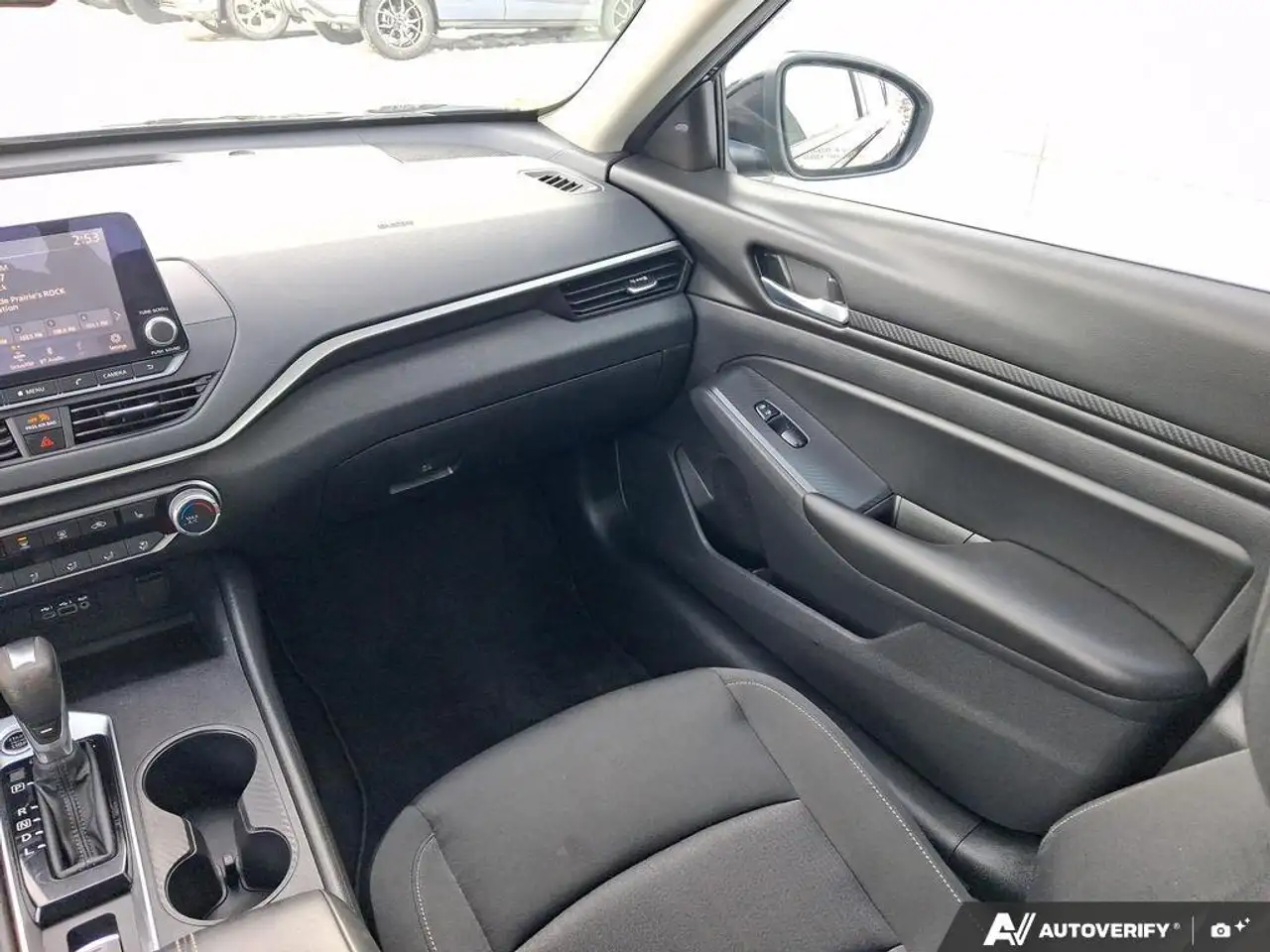 Nissan Altima снимка Nissan Altima