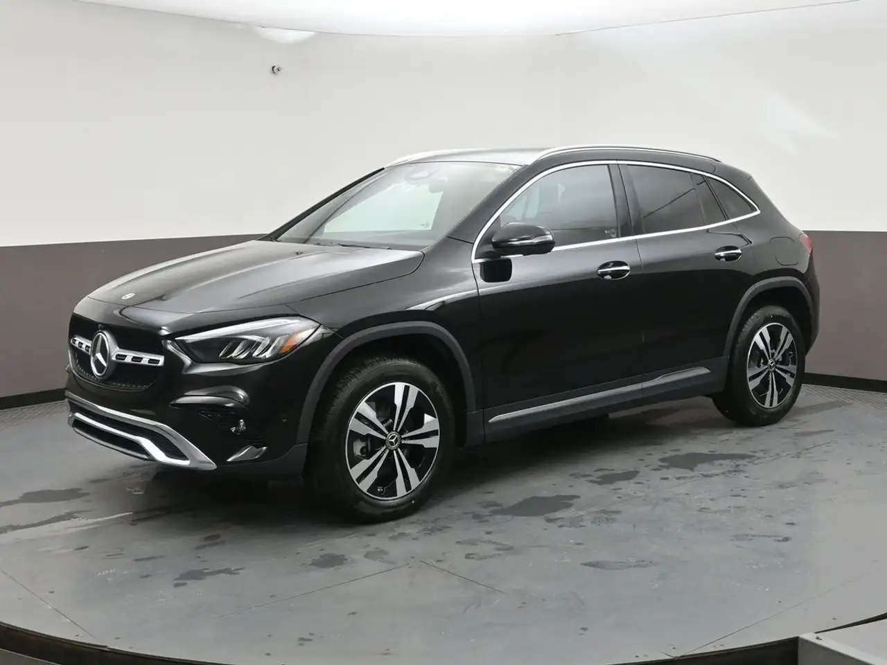 Mercedes-Benz GLA снимка Mercedes-Benz GLA