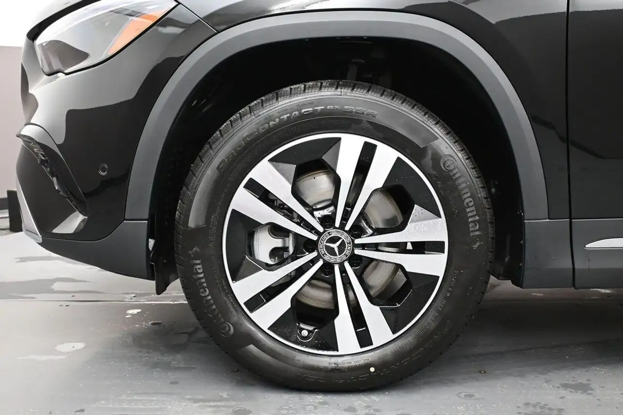 Mercedes-Benz GLA снимка Mercedes-Benz GLA